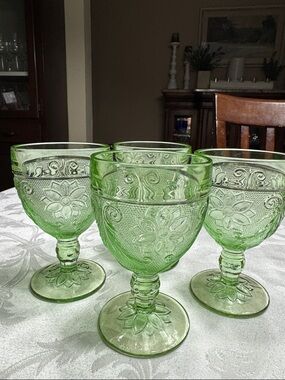 (4) Vtg. 1970’s light green Chantilly by Tiara goblets.